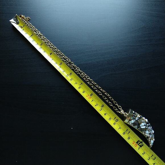 Claw Horn Tusk Necklace gold engraved detail rhinestone sparkle 20" chain - Picture 7 of 10